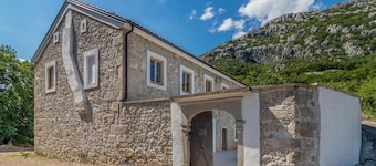 Stunning home in Tribalj
