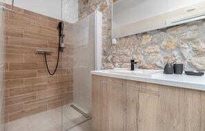 Bathtub - Stunning home in Tribalj (Tribalj)
