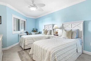 2 bedrooms, desk, iron/ironing board, free WiFi - Gulf Front Beach Life (Fort Myers Beach)