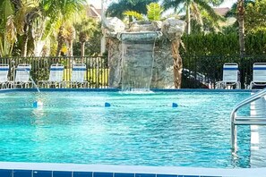 屋外プール、温水プール