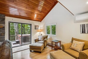 Smart TV, fireplace, table tennis