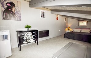 1 chambre, lit parapluie, Wi-Fi gratuit, draps fournis
