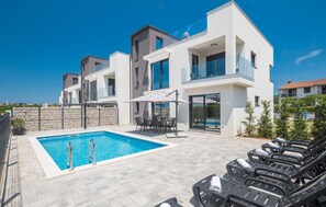 A heated pool - Nice apartment in Radmani (Radmani)