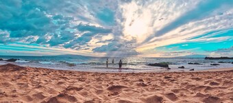 Oceanfront Maui Sunset Retreat: King Bed, Steps to the Beach, Pool, Gym, AC
