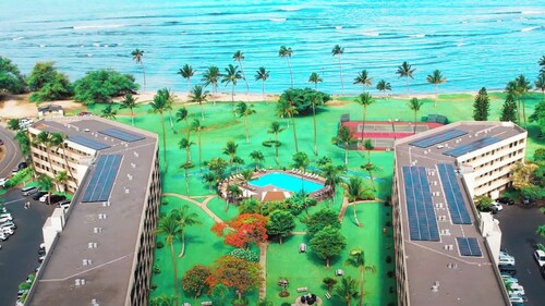 Oceanfront Maui Sunset Kihei Condo: Steps to the BEACH, King Bed, Pool, Gym, AC