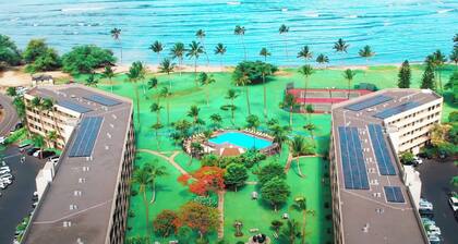 Oceanfront Maui Sunset Kihei Condo: Steps to the BEACH, King Bed, Pool, Gym, AC