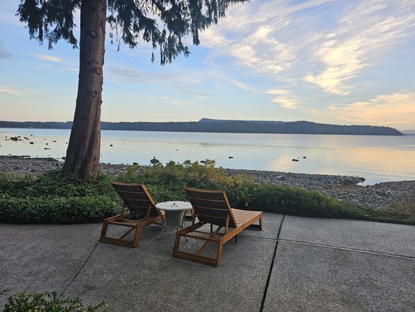 Terrace/patio - Deep Bay Ocean Front Cottage - Private Getaway with Hot Tub (Bowser)