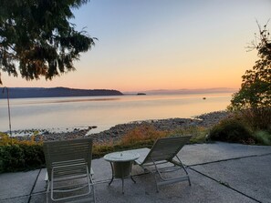 Property grounds - Deep Bay Ocean Front Cottage - Private Getaway with Hot Tub (Bowser)