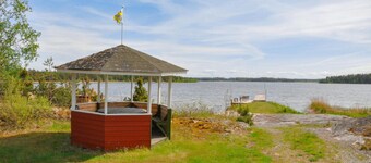 Stunning home in Säffle with lake view