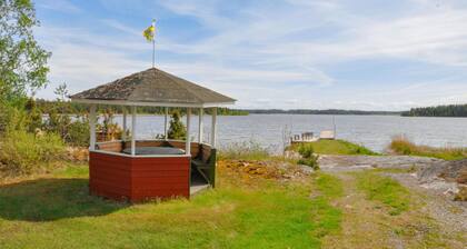 Stunning home in Säffle with lake view