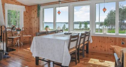 Stunning home in Säffle with lake view