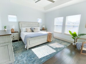 5 bedrooms, desk, iron/ironing board, travel crib