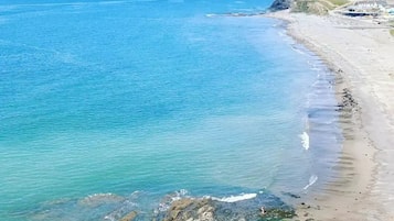 Una spiaggia nelle vicinanze