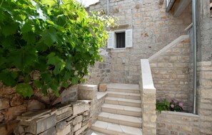 Property grounds - Stunning home in Povlja with kitchen (Povlja)