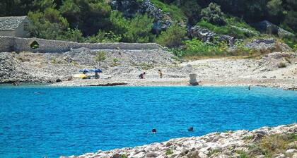 Stunning home in Povlja with kitchen