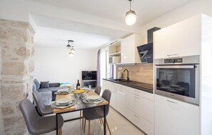 Fridge, microwave, stovetop, dishwasher - 3 bedroom cozy home in Povlja (Povlja)