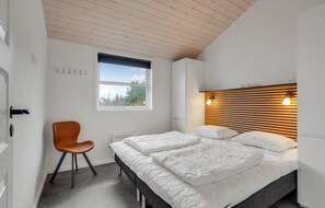 3 bedrooms, free WiFi - Nice home in Tarm with sauna (Tarm)