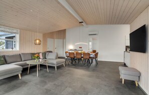 Living area - Nice home in Tarm with sauna (Tarm)