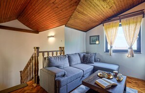 Smart TV, table tennis, stereo