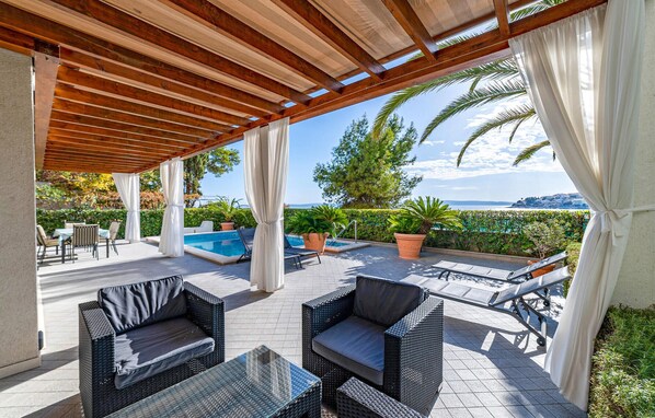 Terrace/patio - Gorgeous home in Okrug Gornji (Okrug Gornji)