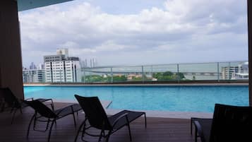Una piscina infinita