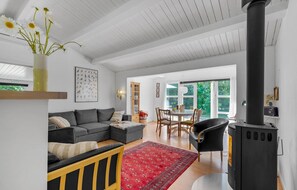 Fireplace - Beautiful home in Slagelse with kitchen (Slagelse)