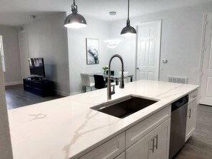 Interior - 4816 Cayview Ave #102 Xu · Luxury Lake View Near Convention Center, Universal (Orlando)