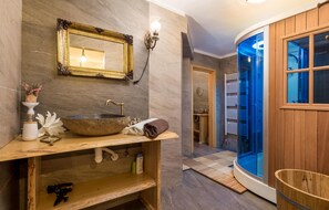 Ensemble baignoire-douche, séchoir à cheveux