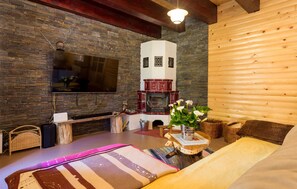 4 bedrooms, in-room safe, free WiFi, bed sheets