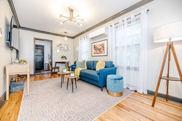 TV - Cottage on Ridge- Short & Extended Stays (Southern Pines)