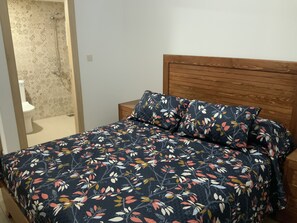 3 bedrooms, travel cot, free WiFi, bed sheets