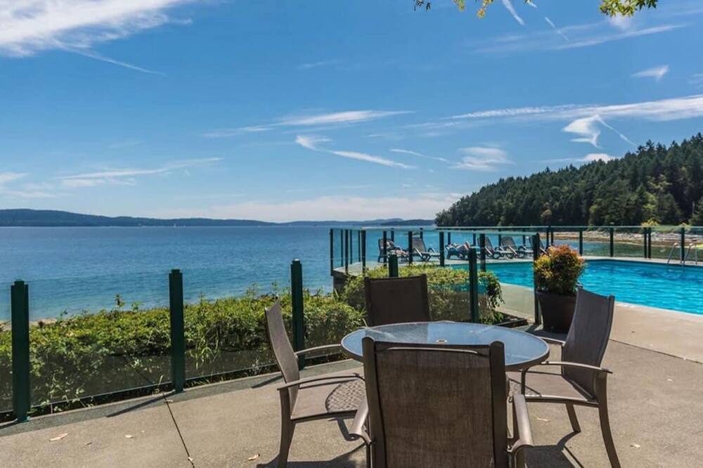 New Host : Oceanfront Panoramic View Bachelor Condo. Amazing!
