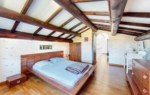 6 soverom og reiseseng for barn