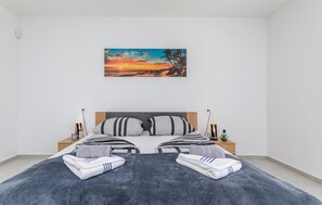4 quartos, berço de viagem, Wi-Fi de cortesia, roupa de cama