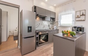 Kühlschrank, Ofen, Herdplatte, Geschirrspüler