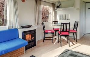 Dining - Gorgeous (sta)caravan in Tzummarum (Tzummarum)