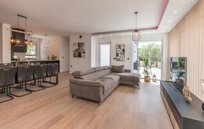 تلفزيون، كرة قدم الطاولة، تنس طاولة