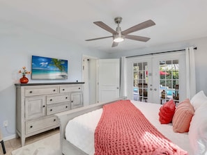 3 bedrooms, desk, iron/ironing board, travel cot - Private 1-Acre Oasis in Bonita: Secluded Pool Retreat near Beaches (Bonita Springs)