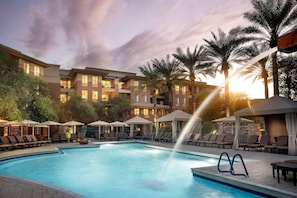 Piscina all'aperto, una piscina riscaldata