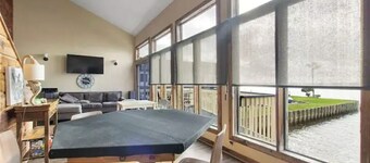 Lovely 2 Bedroom condo with marina view and pool