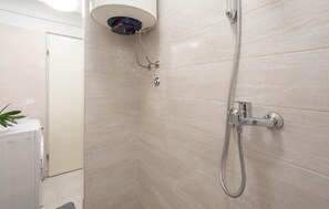 Douche, sèche-cheveux