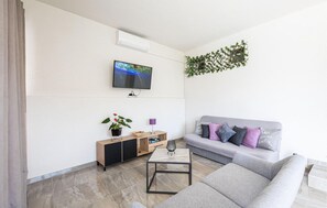 TV - Cozy home in Dugopolje (Dugopolje)