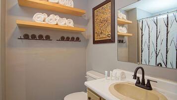 Condo, 1 Bedroom | Bathroom | Towels