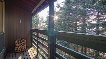 Condo, 1 phòng ngủ | Ban công