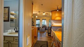 Condo, 1 phòng ngủ | 1 phòng ngủ, bộ trải giường