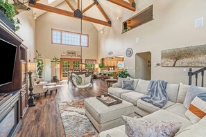 A spacious living room with a fireplace, a dining area, and a kitchen. - The Peaceful Hidden House, Bed & Breakfast (Castle Rock)