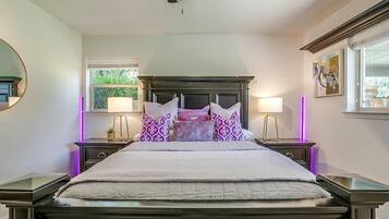 3 bedrooms, desk, iron/ironing board, travel crib
