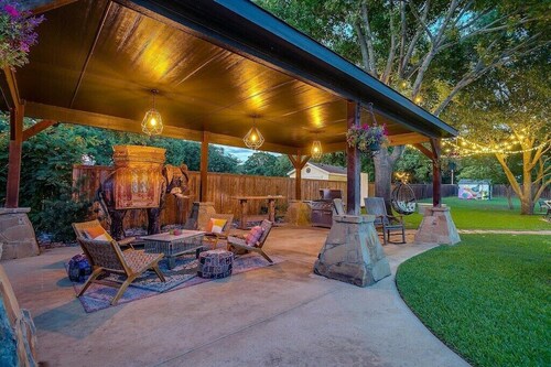 Pool & Spa • Near Stockyards & DFW | 10