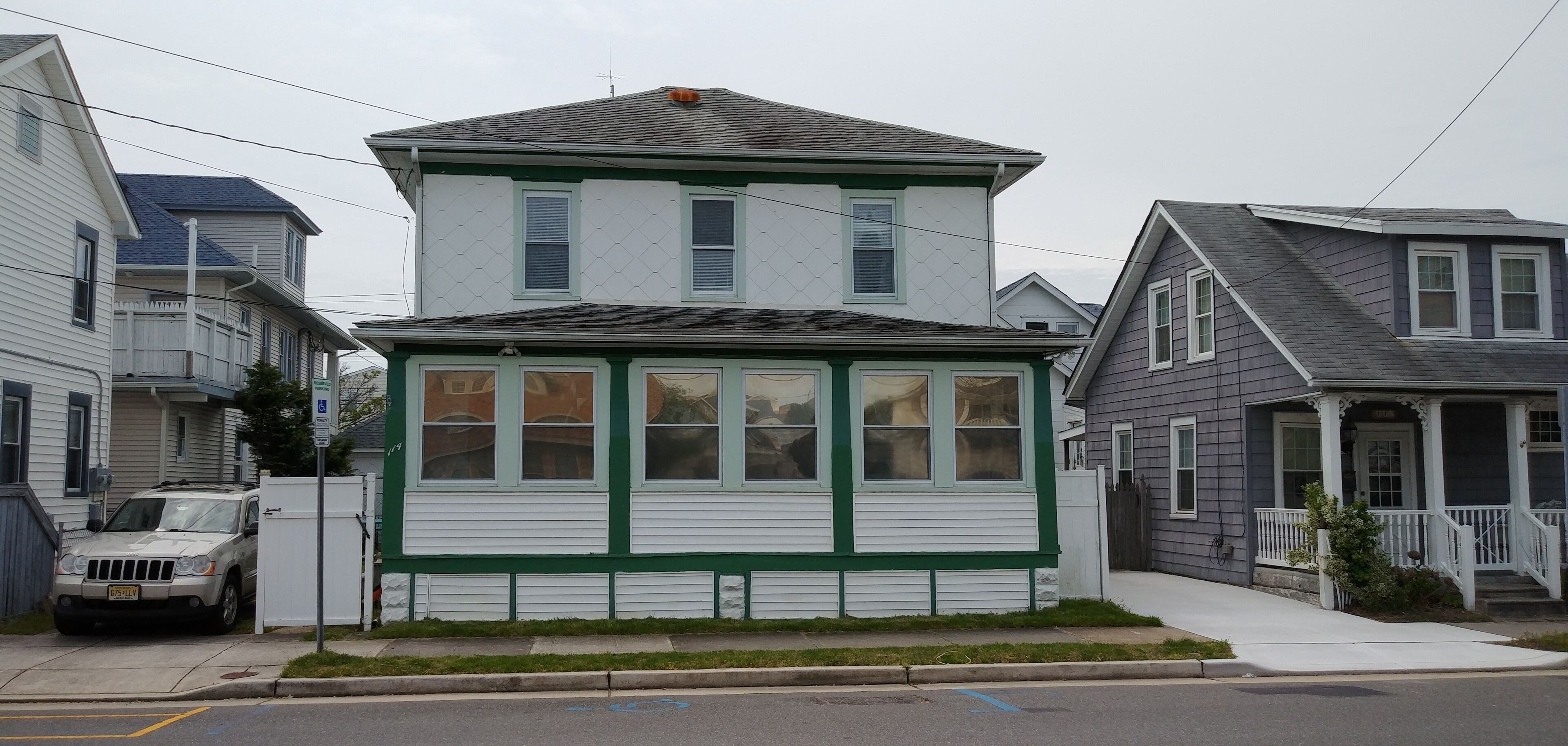 Lots of Space and 2 1/2 Blocks from the Beach!