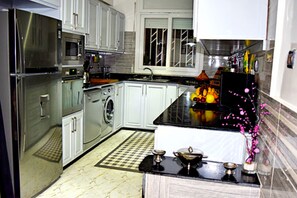 Fridge, microwave, dishwasher, coffee/tea maker - Amazing villa with a beautiful swimming pool (Oujda)